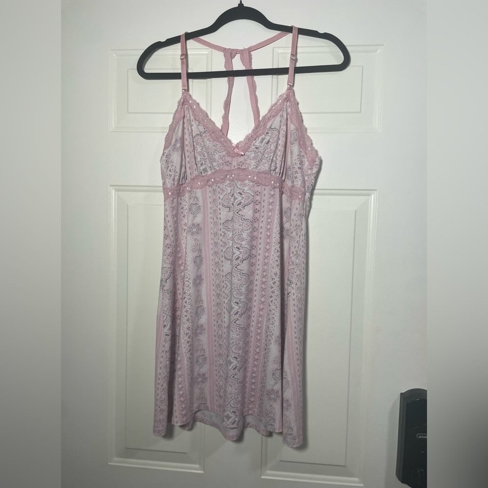 Jessica Simpson 🩷💋 women's Pink and White Chemise with Lace Details, size Large